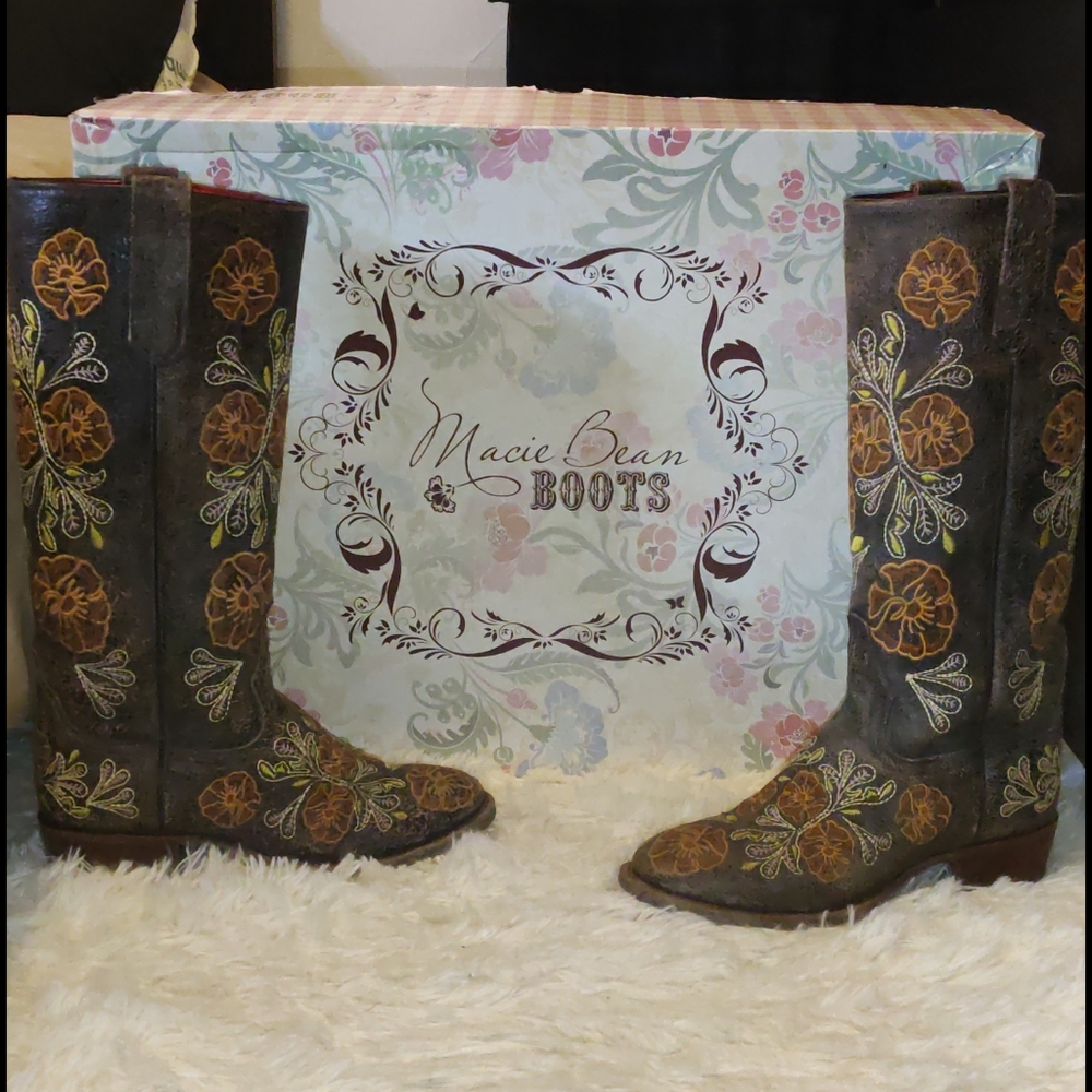 Macie Bean Embroidered Flower Round Toe Boots